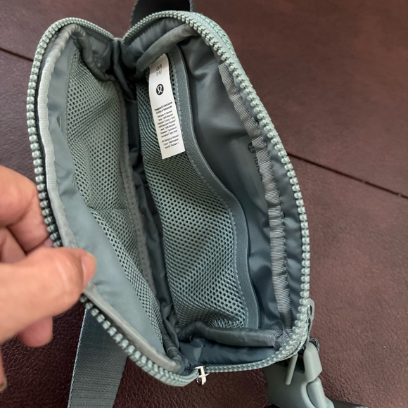 lululemon athletica mint green crossbody belt bag - Picture 3 of 6